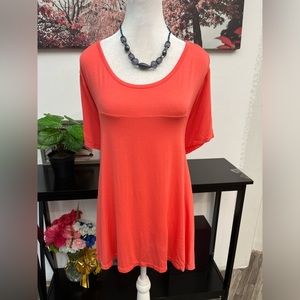 EST 1946 Women’s Plus Tunic Blouse Size 26/28W Scoop Neck Short Sleeve Pullover